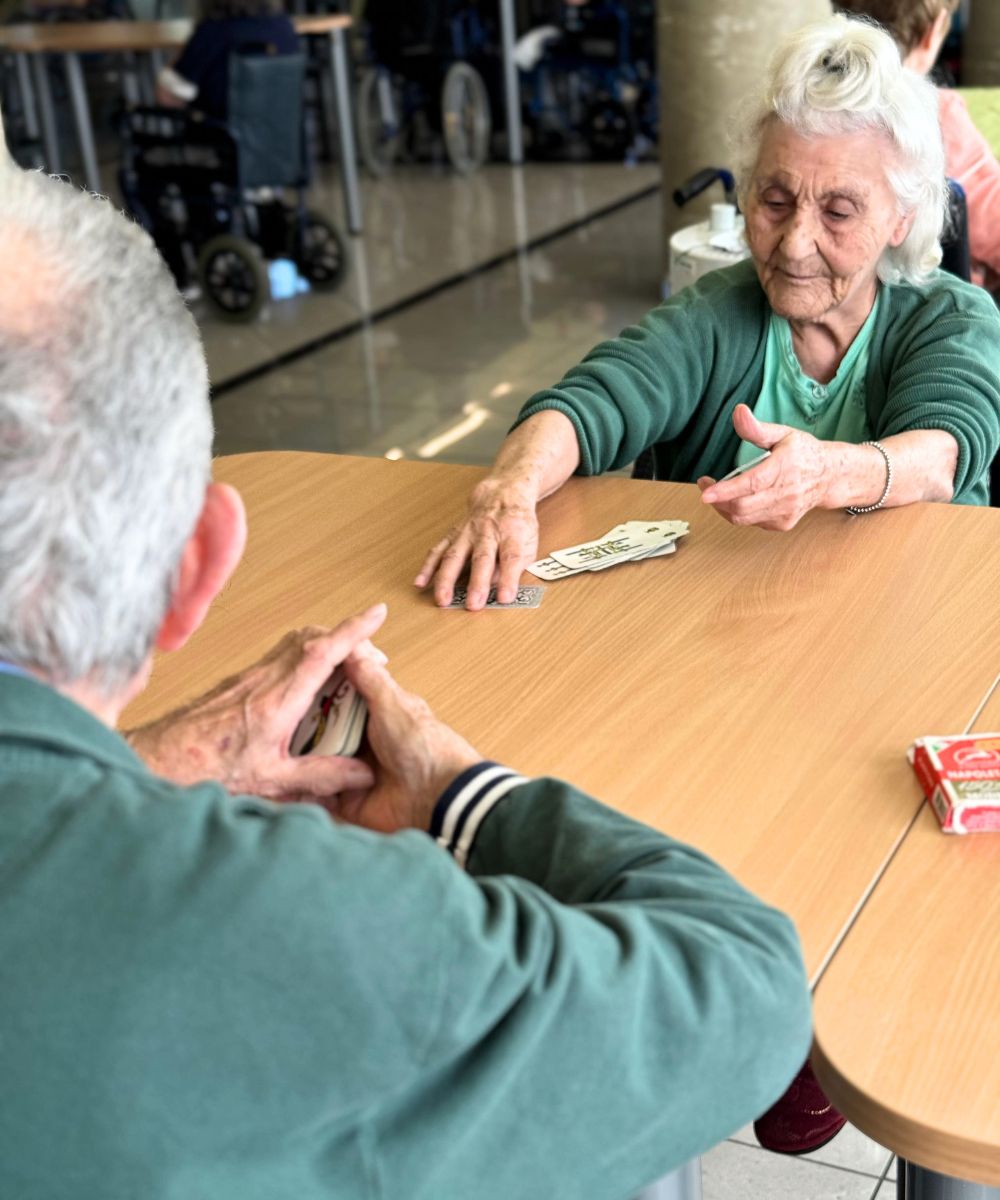 Un momento di vita quotidiana di un ospite della Residenza Servita di Villa Salmata